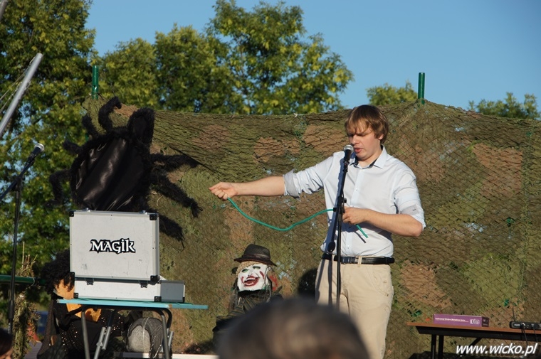 Fotografia z przejazdu bryczką dziennikarzy w trakcie wizyty studyjnej.