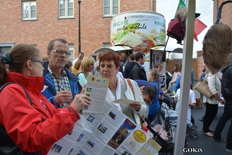Stoisko delegacji z Gminy Wicko na festiwalu czarownic Heksenstoet w Beselare