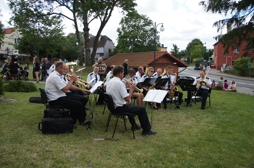 Fotografia z Dni Gminy Wicko 2015 -dzień drugi, występy Orkiestry Dętej ze Sławoszyna.
