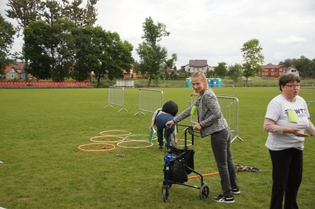 Fotografia z 7 Olimpiady Osób Niepełnosprawnych - rywalizacja sportowa