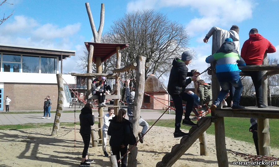 Grafika: Wyjazd edukacyjny dzieci z Gminy Wicko do Holandii.