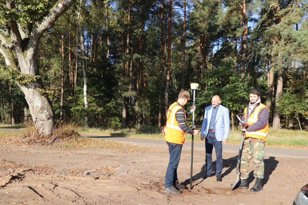 Grafika: Ruszyły pierwsze prace geodezyjne – ścieżka rowerowa w Żanowskiej