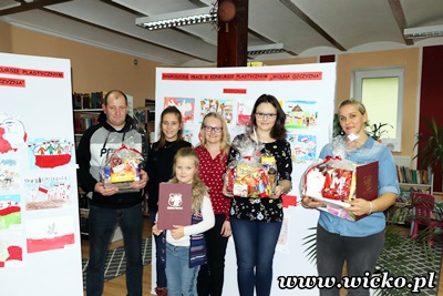 Grafika: Wręczenie nagród – konkurs na rodzinną grę planszową z okazji 100. rocznicy odzyskania Niepodległości przez Polskę