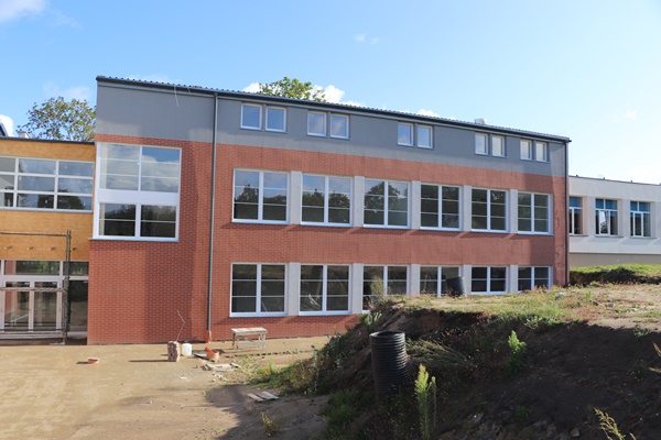 Grafika: Ostatnie prace budowlane w SP Szczenurze