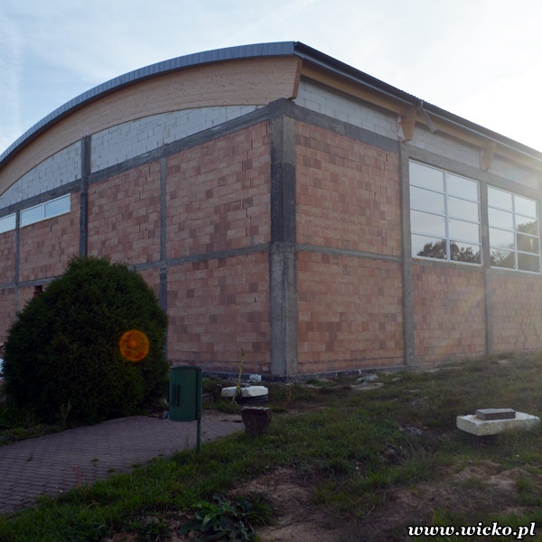 Grafika: Rozbudowa Szkoły Podstawowej w Szczenurzy – prace trwają!