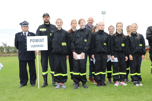 Grafika: Dziewczęta z OSP Wicko na Wojewódzkich Zawodach Sportowo – Pożarniczych