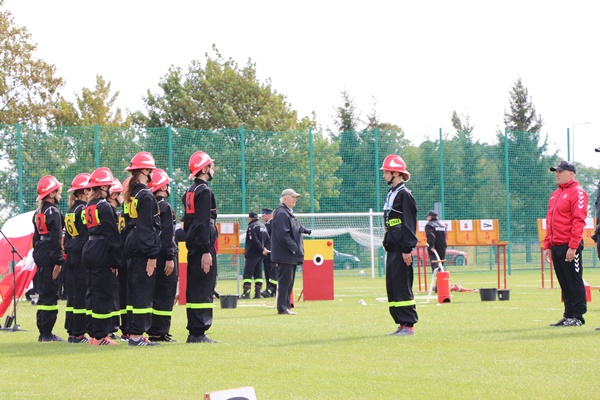 Grafika: Dziewczęta z OSP Wicko na Wojewódzkich Zawodach Sportowo – Pożarniczych