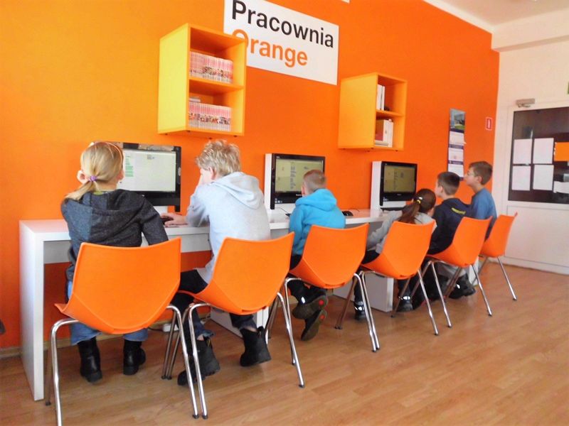 Grafika #0: Fundacja Orange. Jedno miejsce, wiele możliwości