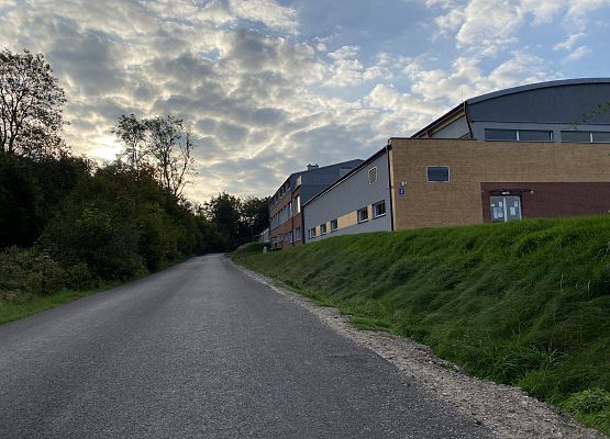 Grafika 2: Przebudowa drogi gminnej w m. Szczenurze jako zapewnienie dojazdu do budynku Szkoły