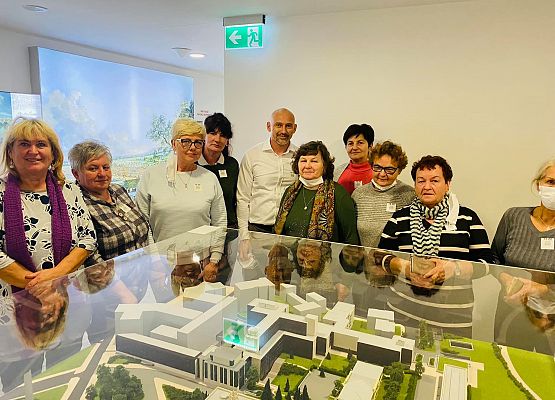 Grafika 2: Wyjazd edukacyjny do Warszawy dla seniorów