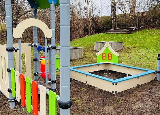 Grafika 6: Rozbudowa placu zabaw w Gminnym Żłobku w Charbrowie