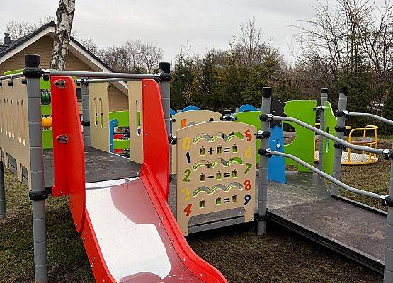 Grafika 2: Rozbudowa placu zabaw w Gminnym Żłobku w Charbrowie