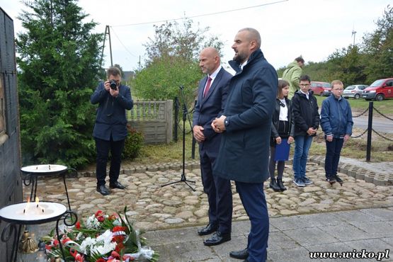 Grafika #1: Uroczystości ku czci ofiar Marszu Śmierci w Gęsi