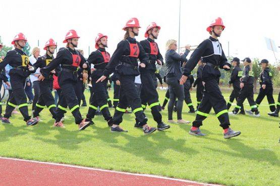 Grafika #1: Dziewczęta z OSP Wicko na Wojewódzkich Zawodach Sportowo - Pożarniczych
