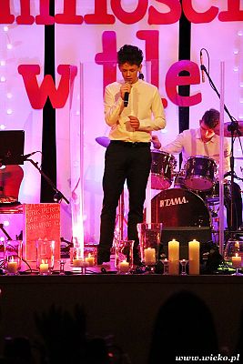 Grafika #5: Recital Z miłością w tle.