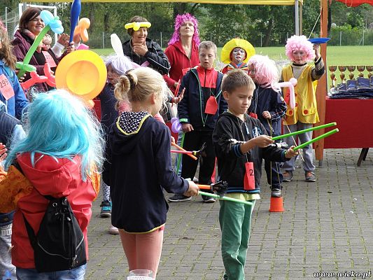 Grafika #15: Gorące serca i rytmy, czyli IX Miniolimpiada Osób Niepełnosprawnych w Charbrowie.