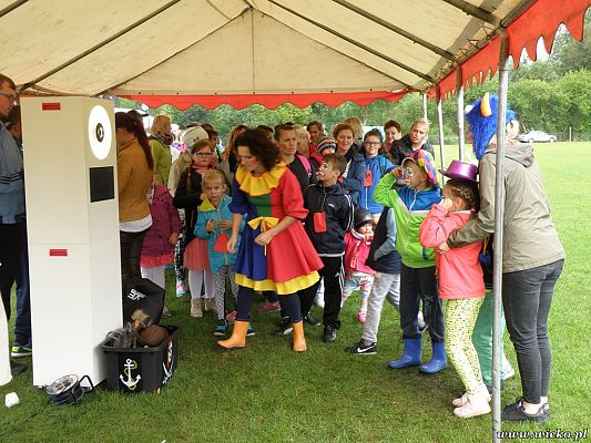 Grafika #20: Gorące serca i rytmy, czyli IX Miniolimpiada Osób Niepełnosprawnych w Charbrowie.