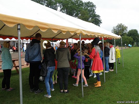 Grafika #21: Gorące serca i rytmy, czyli IX Miniolimpiada Osób Niepełnosprawnych w Charbrowie.