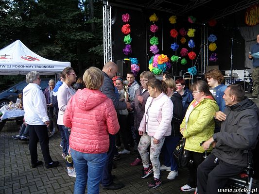 Grafika #23: Gorące serca i rytmy, czyli IX Miniolimpiada Osób Niepełnosprawnych w Charbrowie.