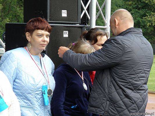 Grafika #26: Gorące serca i rytmy, czyli IX Miniolimpiada Osób Niepełnosprawnych w Charbrowie.