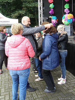 Grafika #31: Gorące serca i rytmy, czyli IX Miniolimpiada Osób Niepełnosprawnych w Charbrowie.