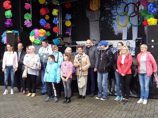 Grafika #35: Gorące serca i rytmy, czyli IX Miniolimpiada Osób Niepełnosprawnych w Charbrowie.