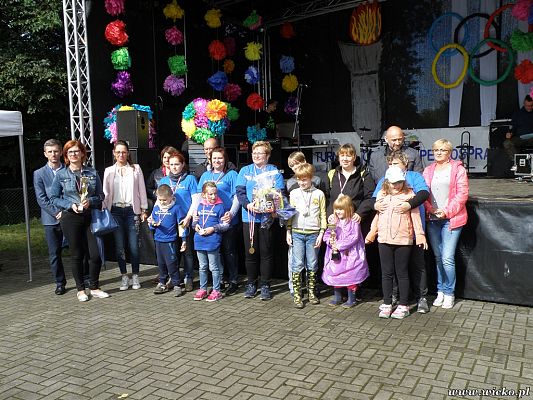 Grafika #36: Gorące serca i rytmy, czyli IX Miniolimpiada Osób Niepełnosprawnych w Charbrowie.