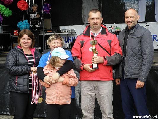 Grafika #37: Gorące serca i rytmy, czyli IX Miniolimpiada Osób Niepełnosprawnych w Charbrowie.