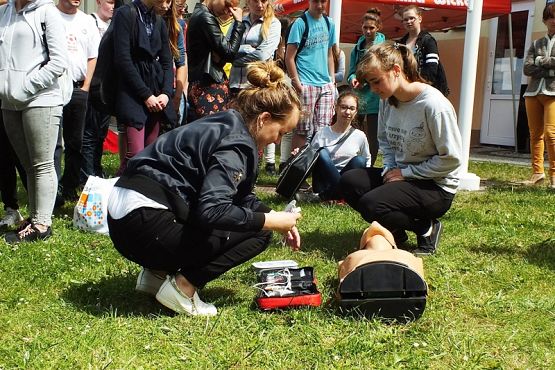 Grafika #3: Automatyczny defibrylator zewnętrzny w GOKiS w Wicku