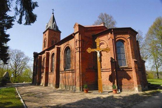 Białogarda kościół parafialny p.w. św. Jana Chrzciciela z 1890 r; murowany z cegły.