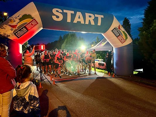 Grafika 12: IX Magiczny Bieg Przy Pochodniach